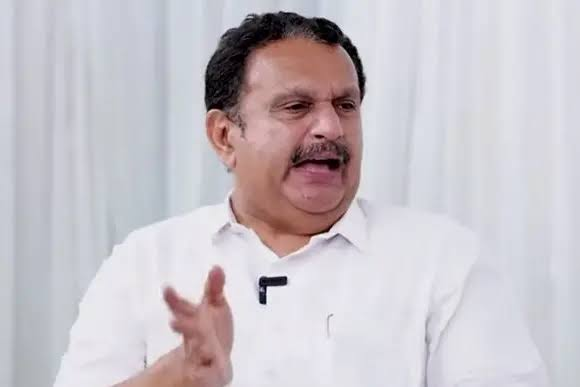 പിണറായി മുഖ്യമന്ത്രിയായിരുന്നപ്പോള്‍ അമേരിക്കയില്‍ ഇരുന്ന് കാബിനറ്റില്‍ അധ്യക്ഷനായി: കെ മുരളീധരൻ