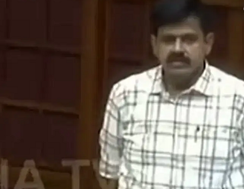 സ്വർണ്ണക്കടത്തിൽ ബിജെപി മൗനം പാലിച്ചു; ശബരിമല വെറുമൊരു രാഷ്ട്രീയ ആയുധം മാത്രം: സന്ദീപ് വാരിയർ