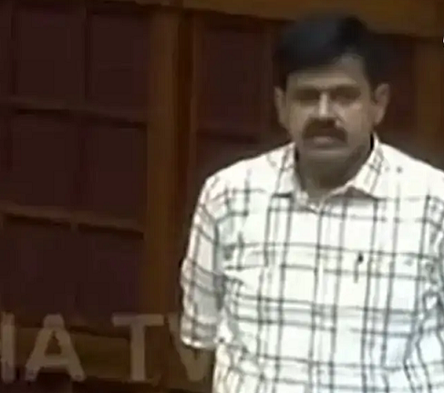 സ്വർണ്ണക്കടത്തിൽ ബിജെപി മൗനം പാലിച്ചു; ശബരിമല വെറുമൊരു രാഷ്ട്രീയ ആയുധം മാത്രം: സന്ദീപ് വാരിയർ